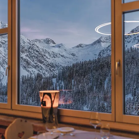 Alpensonne - Panoramazimmer & Restaurant فندق أروسا